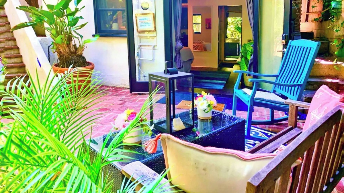 La Brea Apartment | Chic Hollywood Hills Guest Suite+Views+Outdoor Living Room+Free Street Parking