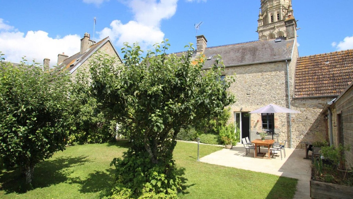 Sainte-Marie-du-Mont Cottage | Chic house at D-Day heart, private garden, Wifi, linens included