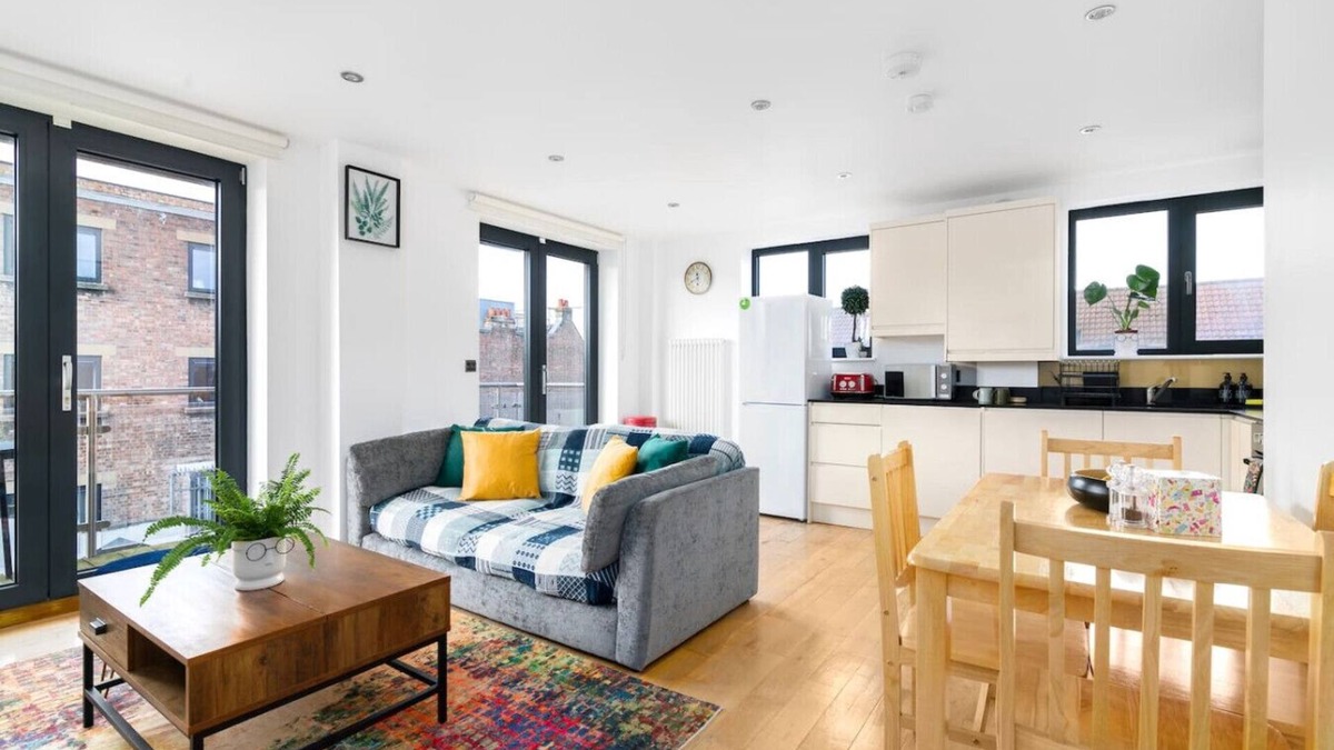 Haggerston Apartment | Chic Hoxton Shoreditch Balcony Flat 2 Bedroom 2 Bath Family Friendly