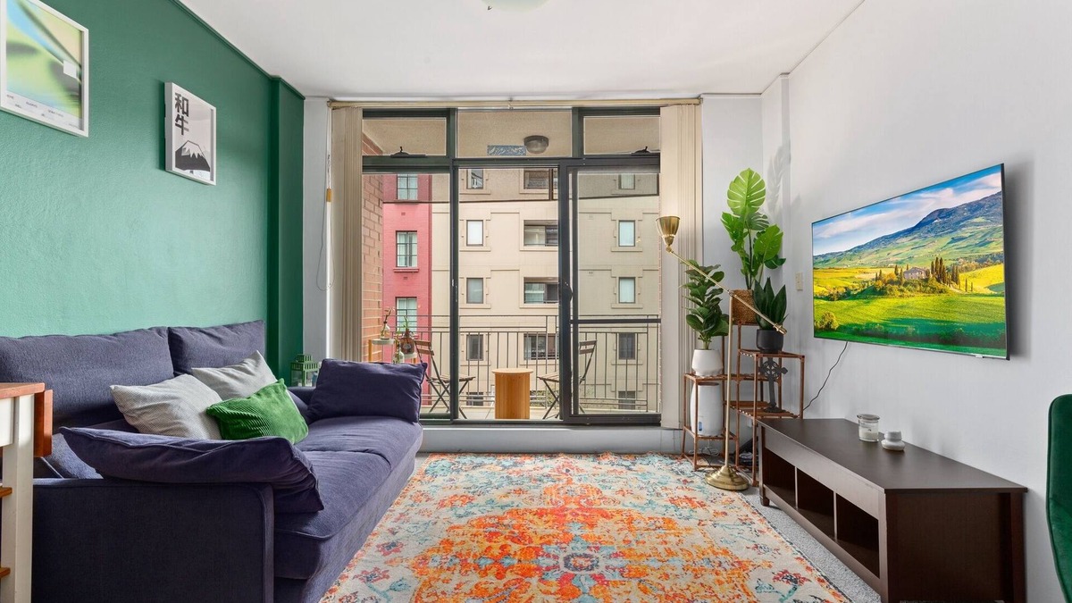 Chippendale Apartment | Chic Inner-City 1 Bedroom with Private Balcony