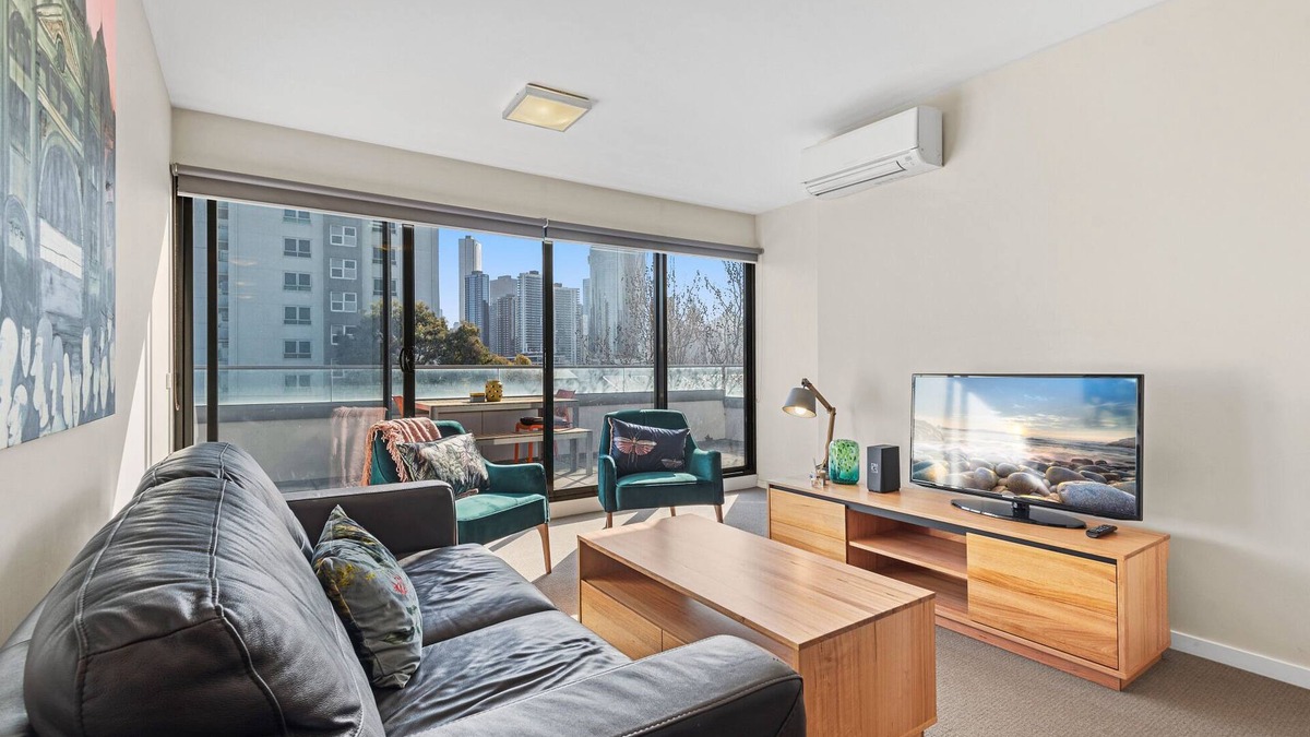 South Melbourne Apartment | Chic Inner City Convenience, with Secure Parking