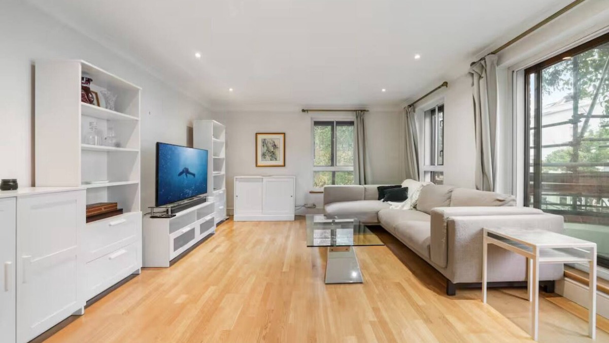 Abingdon Apartment | Chic Kensington Apartment with Pool, Gym, Sauna, Balcony & 24-Hour Concierge