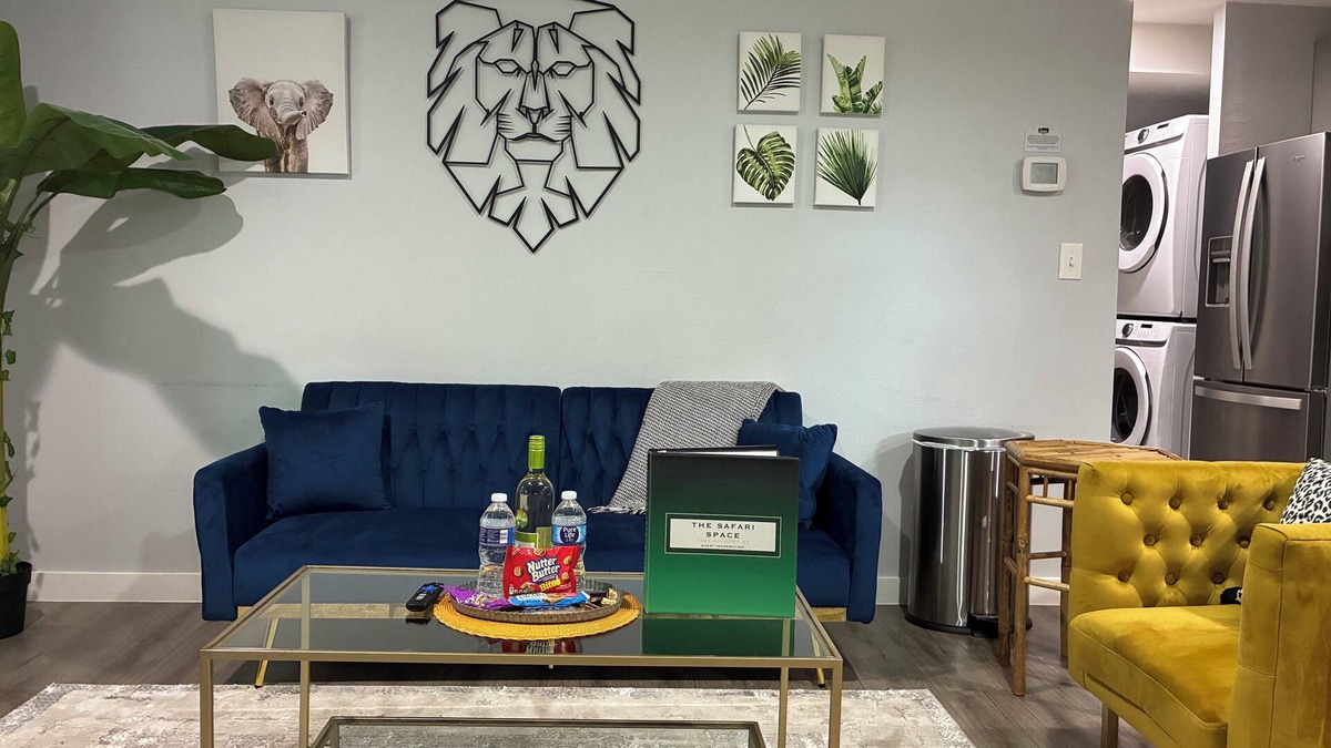 Cedars Apartment | Chic King BD Safari Space Near Downtown + Nightlife