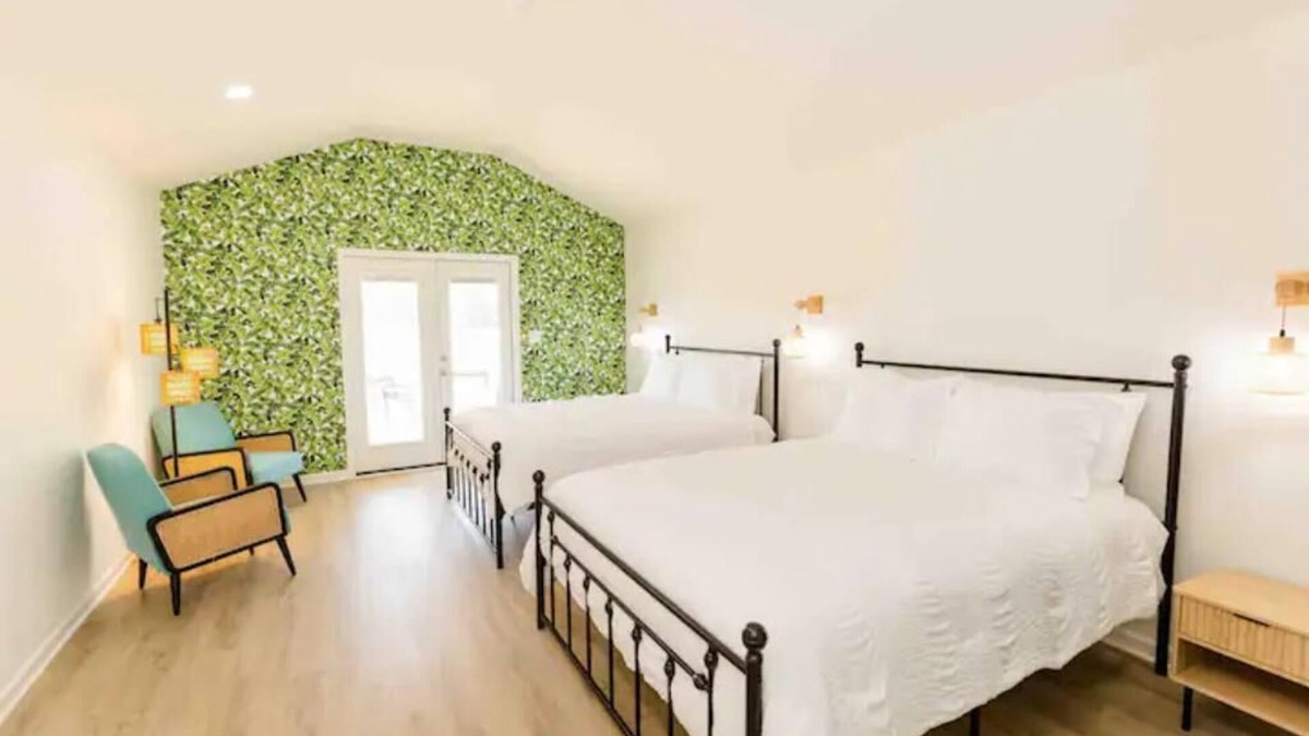 Lincoln Apartment | Chic Lake Bungalow: 2 Queens, Deck, Lake Access