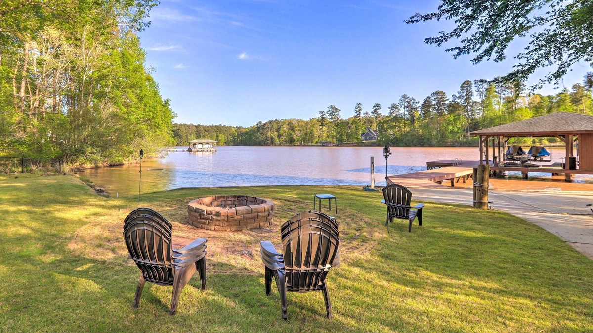 Milledgeville House | Chic Lake Sinclair Retreat with Dock & Hot Tub!