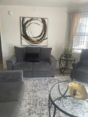 Winchester Apartment | Chic Las Vegas Condo Getaway mins to the Strip FREE WiFi , Pool, Gym, 24HR Security