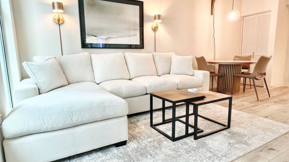 Little Italy Condo | Chic Little Italy Downtown Condo