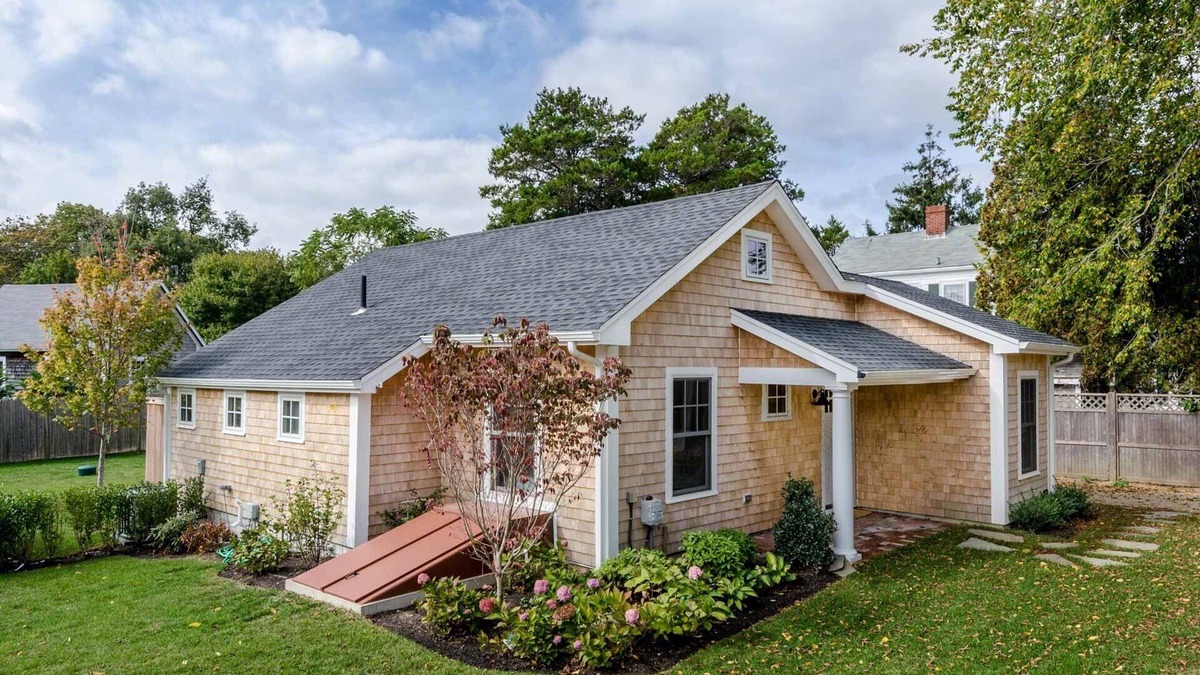 Edgartown Cottage | Chic Luxury Cottage In Edgartown Village