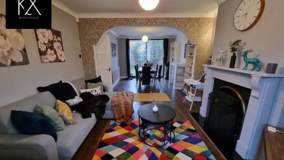 Droylsden House | Chic Manchester Home, Free Parking, Sleeps 6