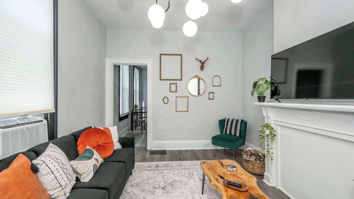 Walnut Hills Apartment | Chic, Modern Gem with Style