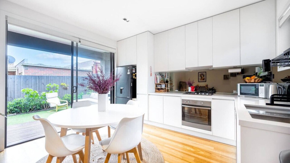 Preston House | Chic modern home with private backyard and carpark