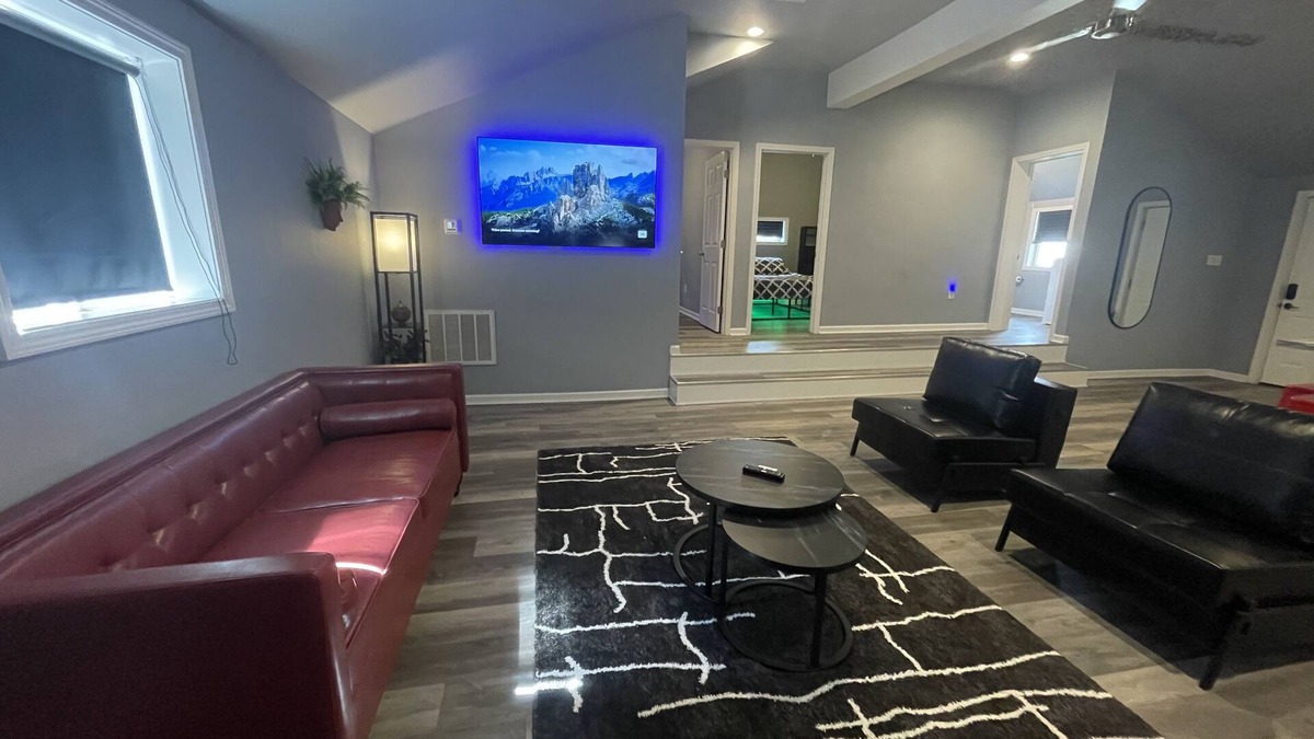 Schnitzelburg Apartment | Chic & Modern Stay walking distance to restaurants, bars and shops!