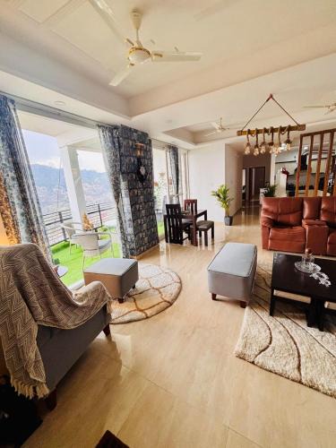 Kandaghat Apartment | Chic Mountain Home - Peaceful Stay with Mountain & Valley View