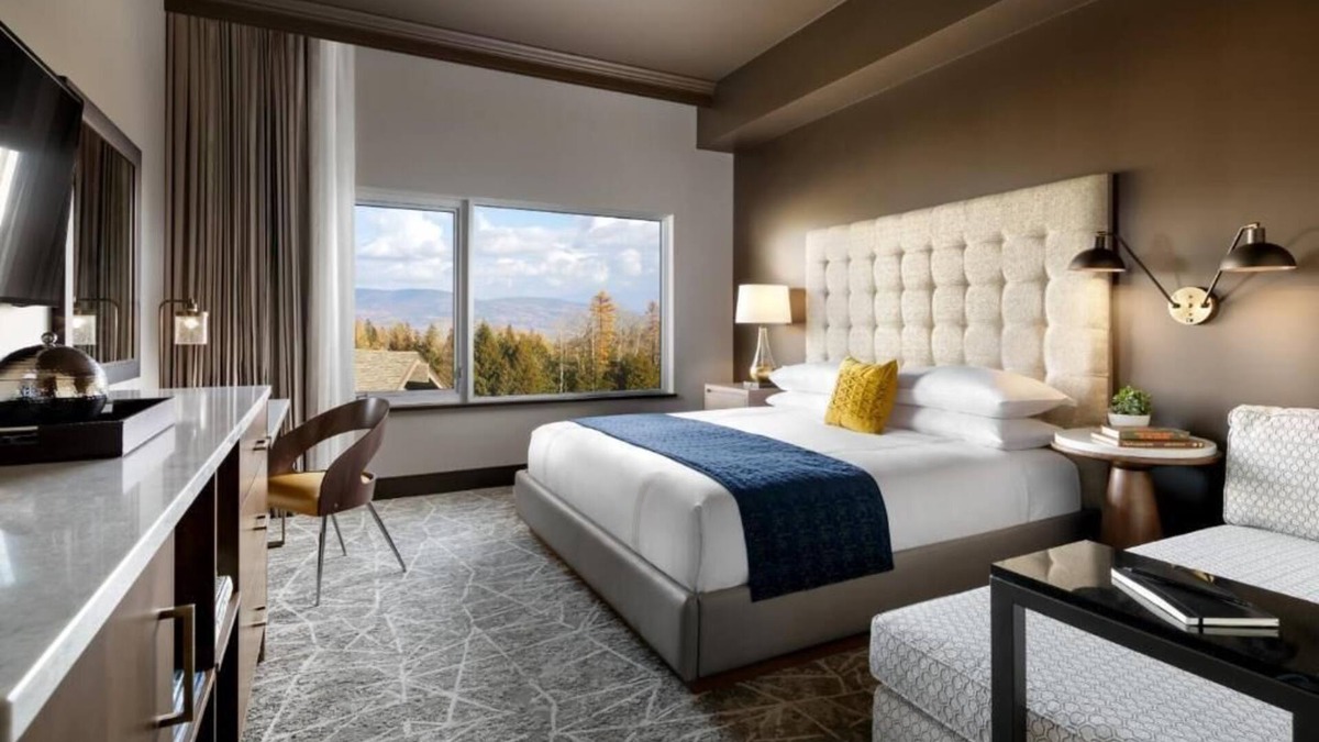 Rossland Hotel | Chic Mountain Retreat with Stunning Views and Luxury Amenities