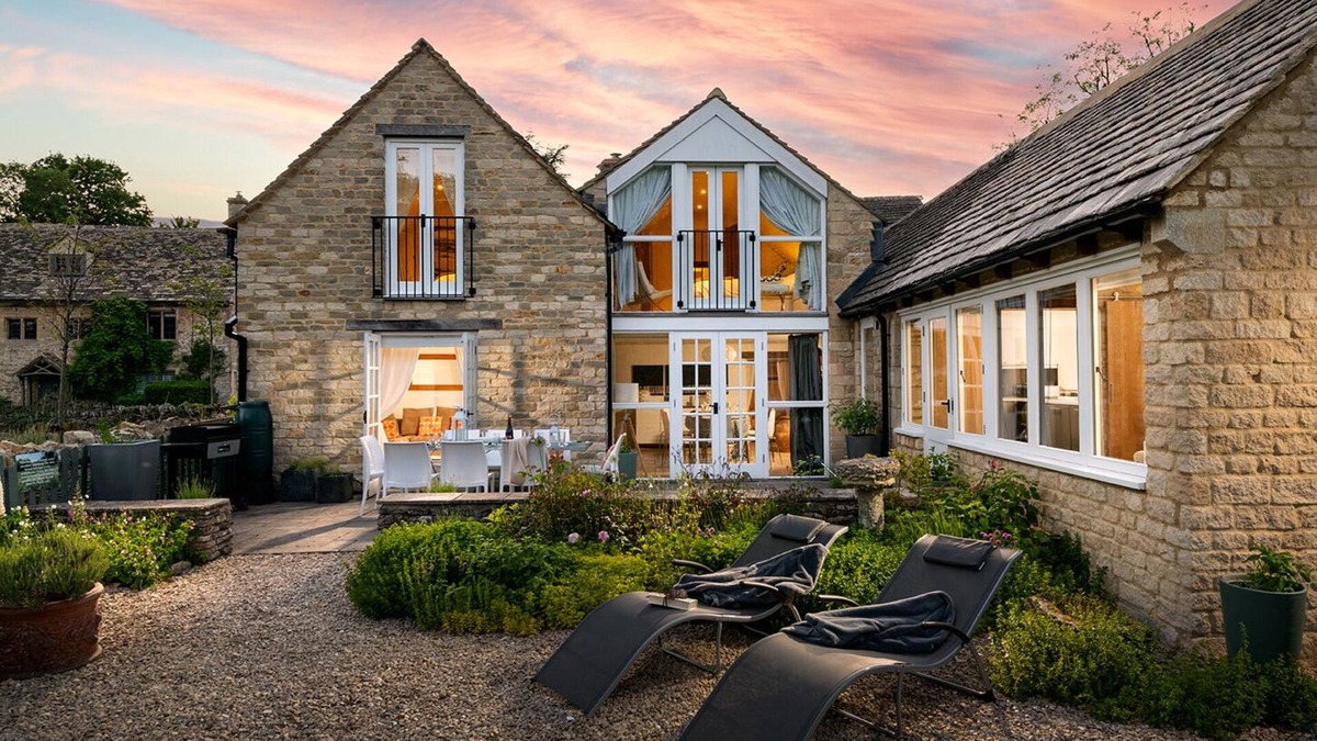 Burford Cottage | Chic Multi Award winning 5* Luxury Cotswold Cottage - Sleeps 8