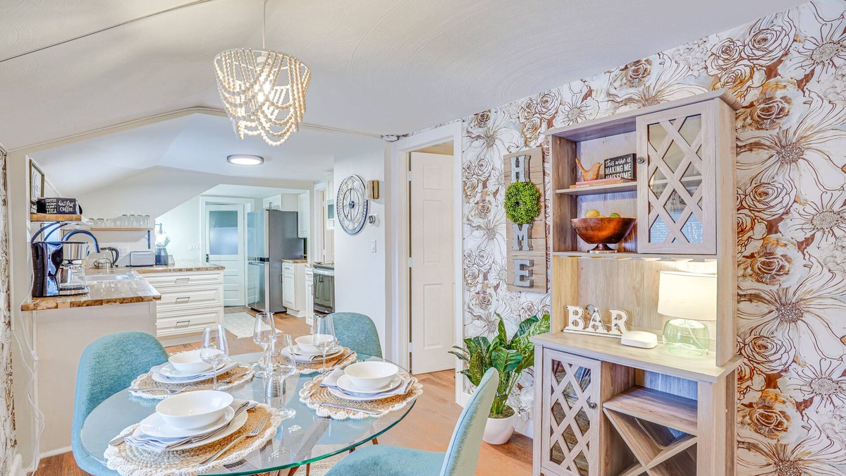 New Hartford Apartment | Chic New Hartford Apartment - Hike, Golf & Ski!