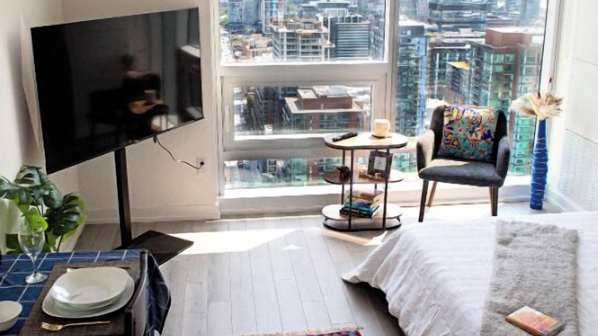 St. Lawrence Condo | Chic New Stylish Condo Near Financial District
