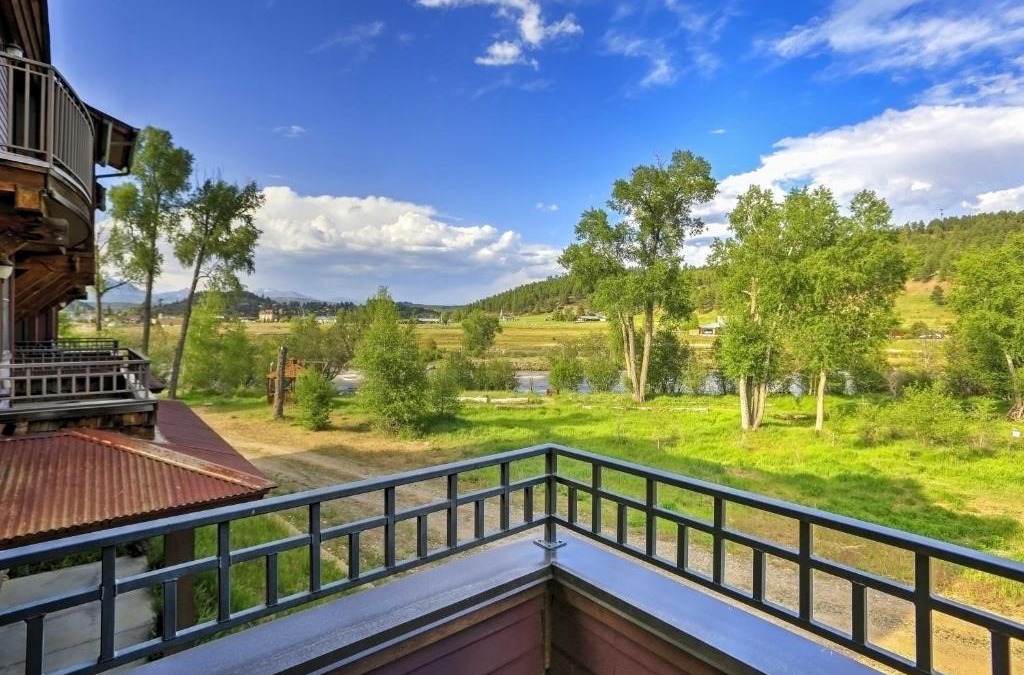 Pagosa Springs Apartment | Chic Pagosa Springs Condo with Porch - Walk to Shops