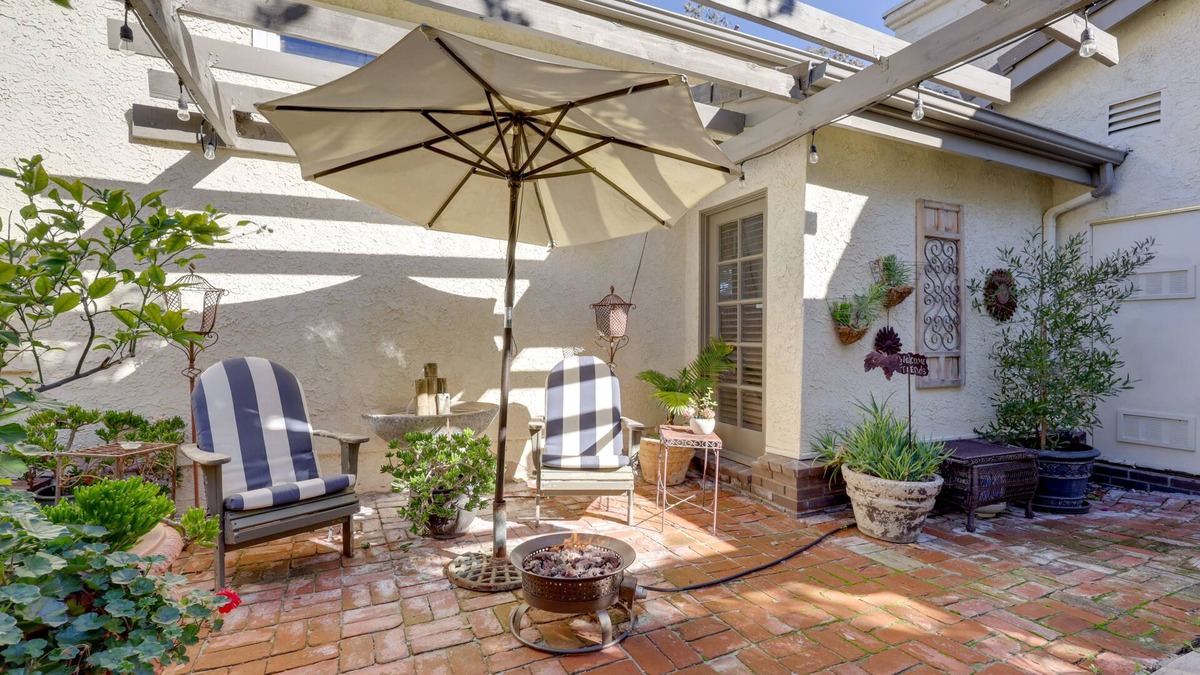 Santa Paula House | Chic Peaceful Retreat 16 Mi to Beaches & Wineries!