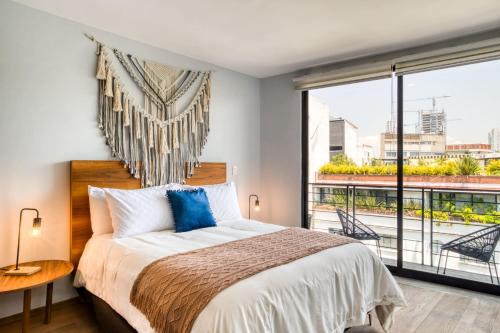 La Condesa House | Chic PH Haven with rooftop, Condesa 2BR By Tasman