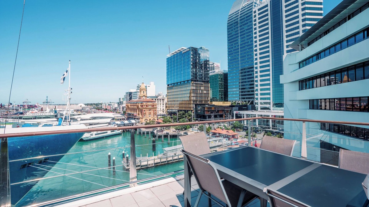 Auckland Central Business District Apartment | Chic Princes Wharf Studio | City View | Parking