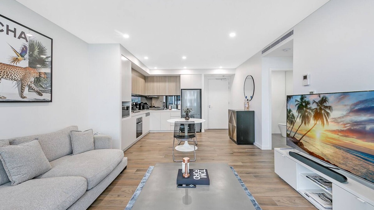 Ryde Apartment | Chic & Private 1 Bedroom APT with Hypnotic City Views