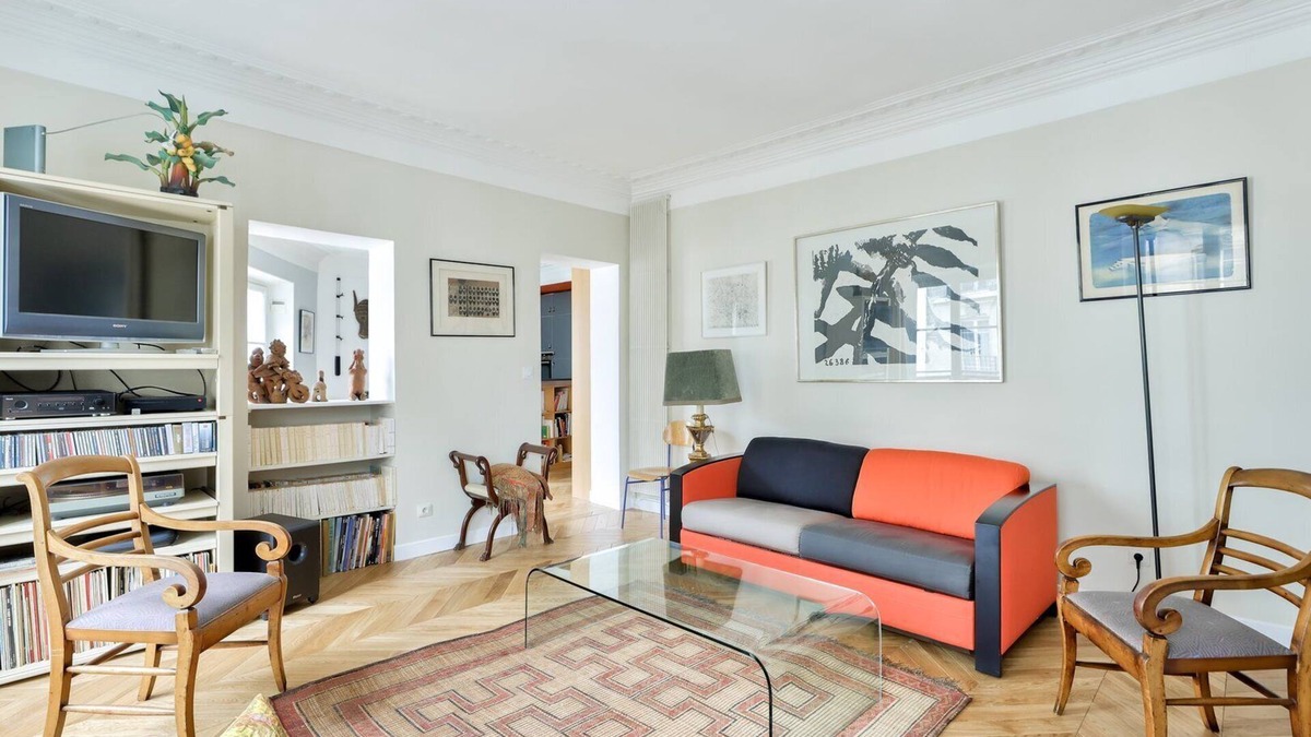 Enfants-Rouges Apartment | Chic Retreat – Central Marais