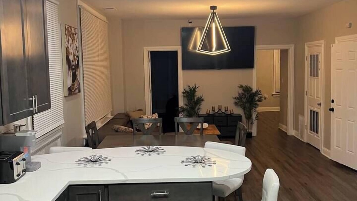 Roseland Apartment | Chic Retreat, Chic Retreat "Your Urban Getaway"