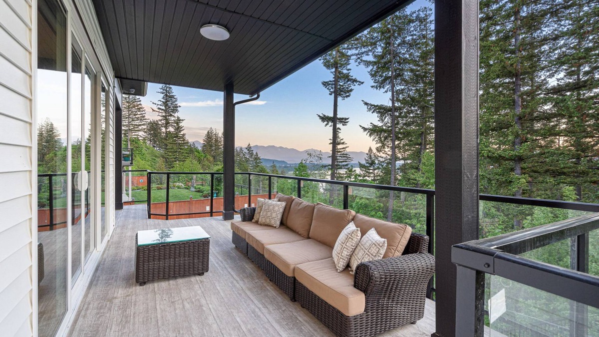 Agassiz House | Chic Retreat in Agassiz