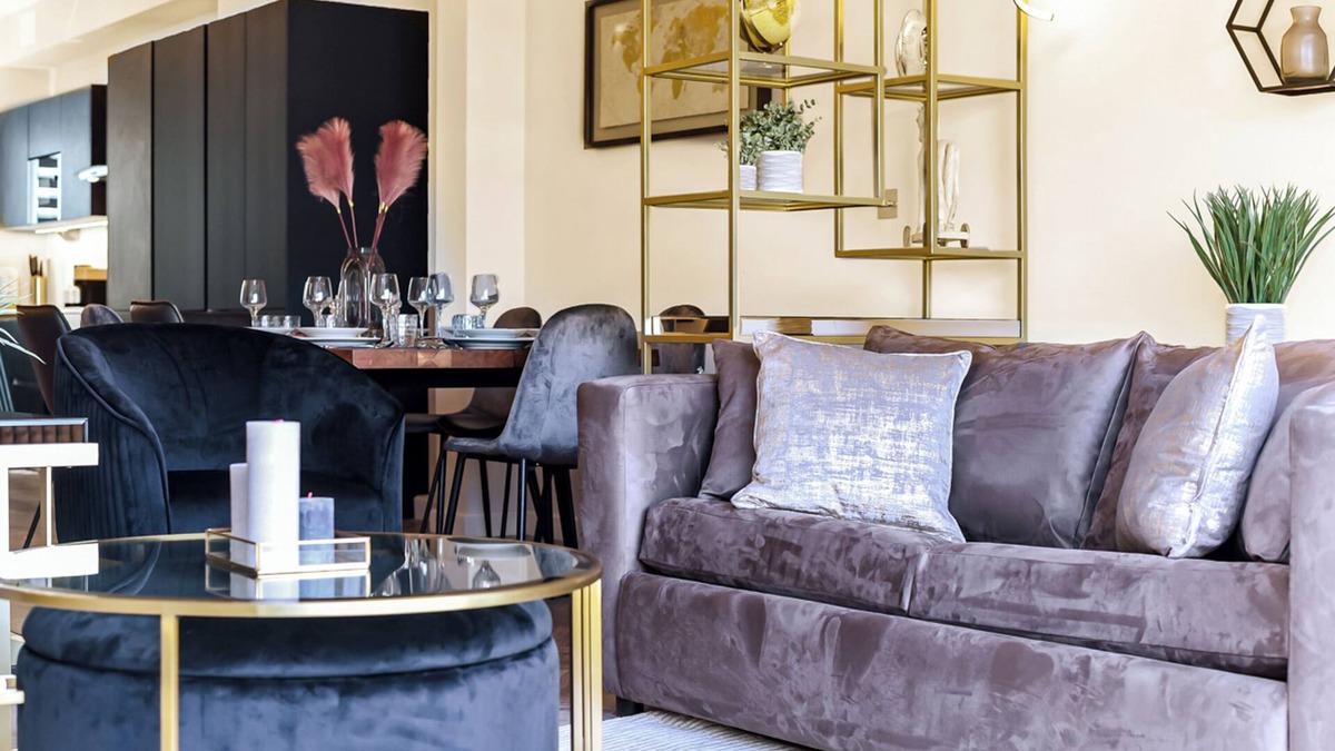 Brixton Hill Apartment | Chic Retreat Residences: 3 BD Haven - Sleeps 10