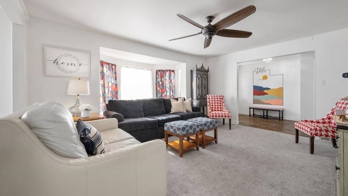 Orem House | Chic Retreat: Your Dream Getaway Awaits - Pets Too