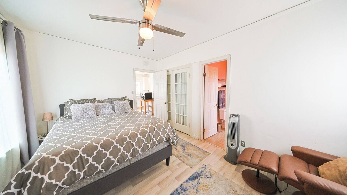 Marina Peninsula Apartment | CHIC Retro 2Bedroom Apartment