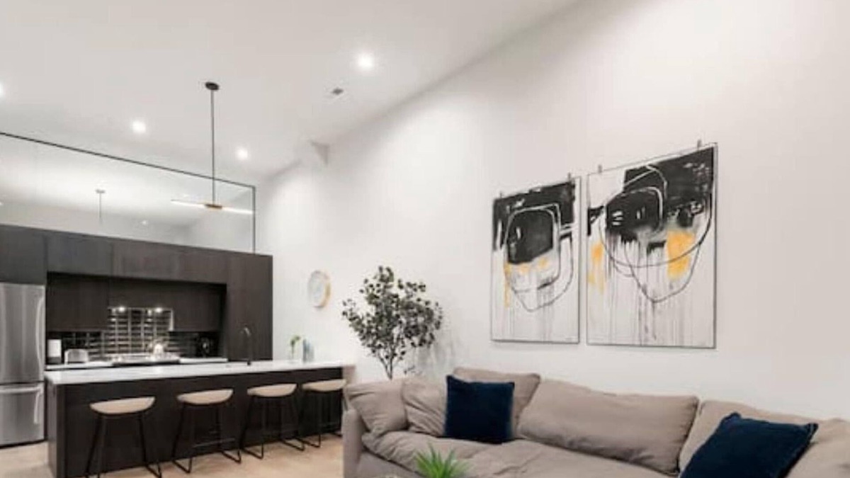 Downtown Chicago Apartment | Chic River North Condo 2BR 2BA with Private Balcony
