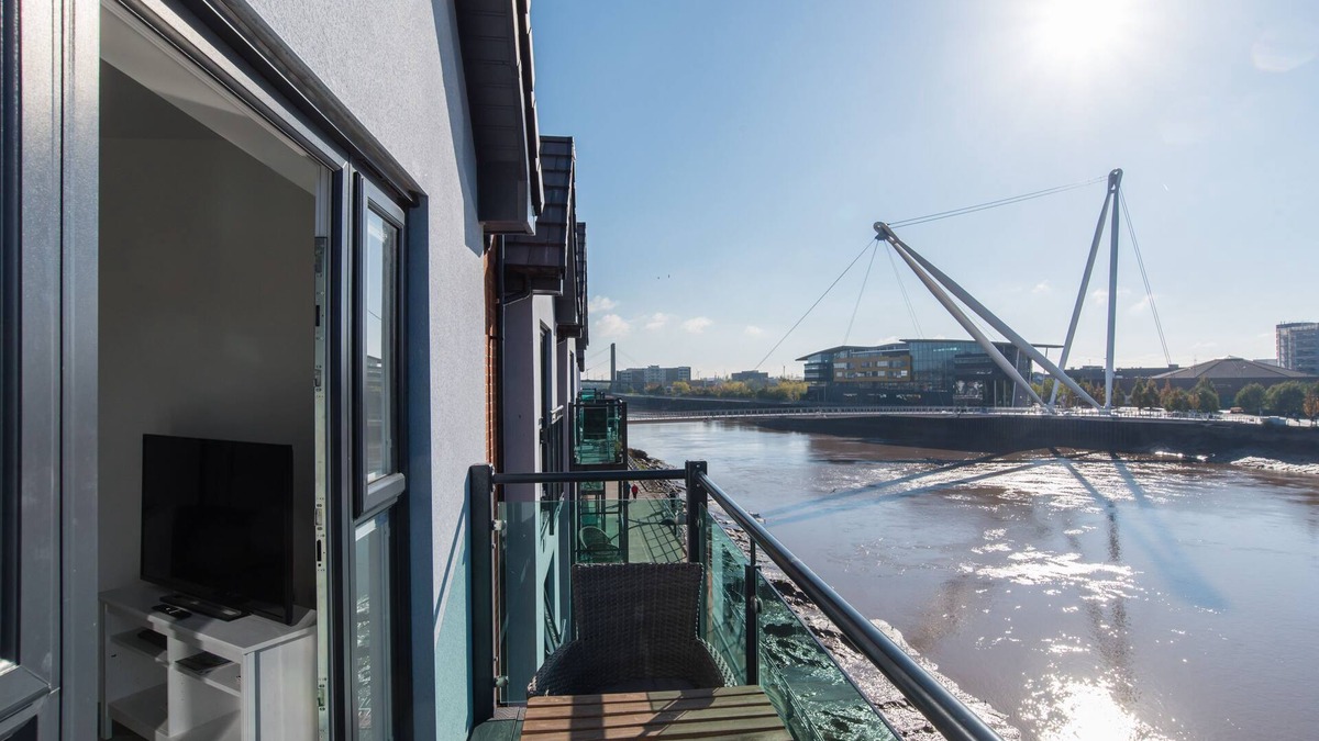Newport Apartment | Chic Riverside Apartment with City Views in Central Newport