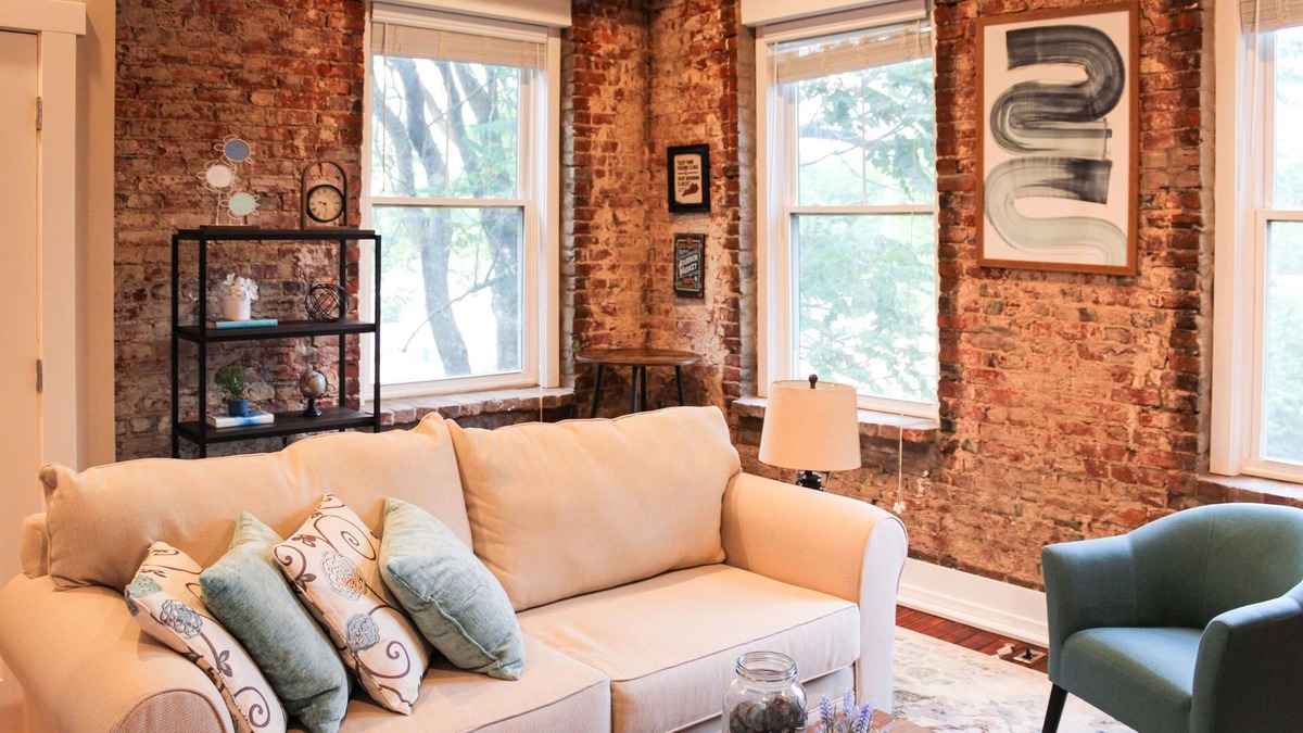 Butchertown Apartment | Chic Rustic Loft minutes from Downtown! Short walk to Lynn Stadium and Breweries