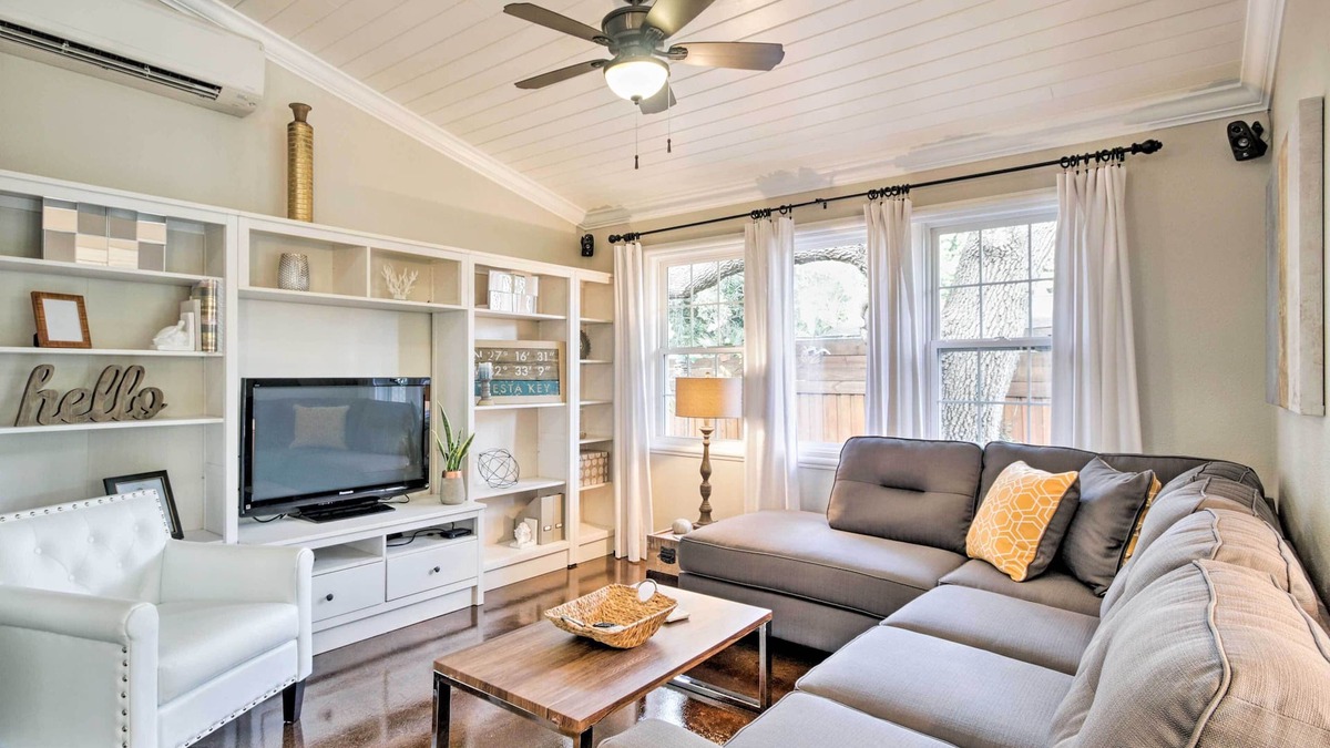 South Gate Ridge Cottage | Chic Sarasota Cottage: Near Beaches & Downtown!