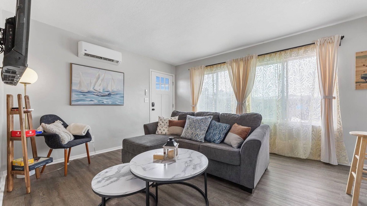 Logan Heights Apartment | Chic SD Gem WiFi Trolley Access Mins to Balboa,DT,Petco Park Pet Friendly!