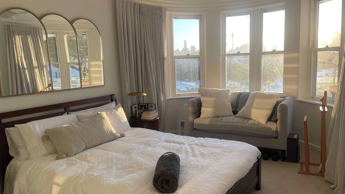 Darling Point Apartment | Chic & Sophisticated Art Deco Apartment. Amazing Sydney Harbour Views. Balcony.