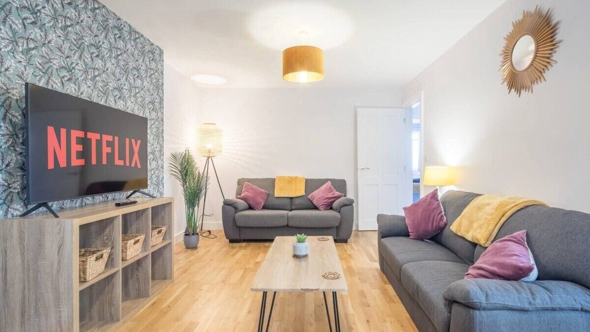 Cambridge Apartment | Chic, spacious Cambridge apt!