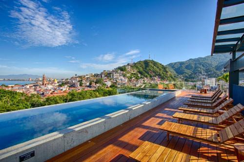 Emiliano Zapata House | Chic, Spacious Condo, Great Walkability, Pool, Gym, Rooftop Views