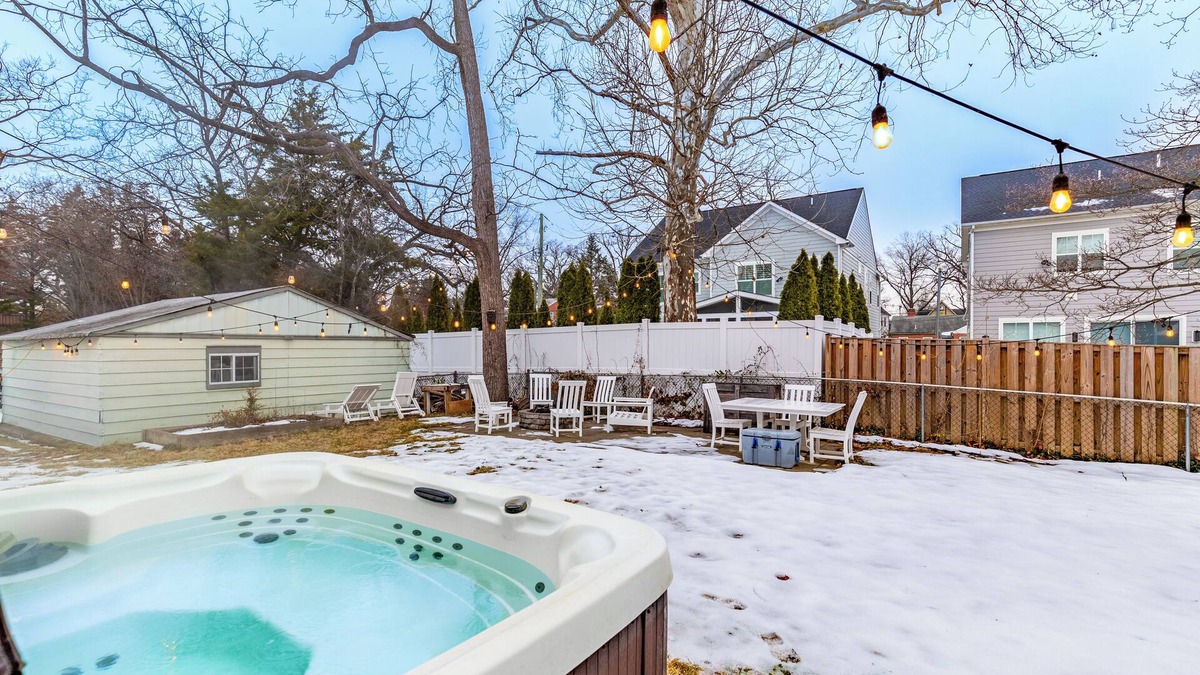 Bluemont House | Chic Stay With Jacuzzi, Firepit, Board Games in Central Ballston/DC area