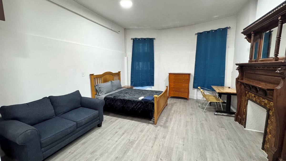 Central Park North Apartment | Chic Studio apartment in New York with WiFi, AC #2