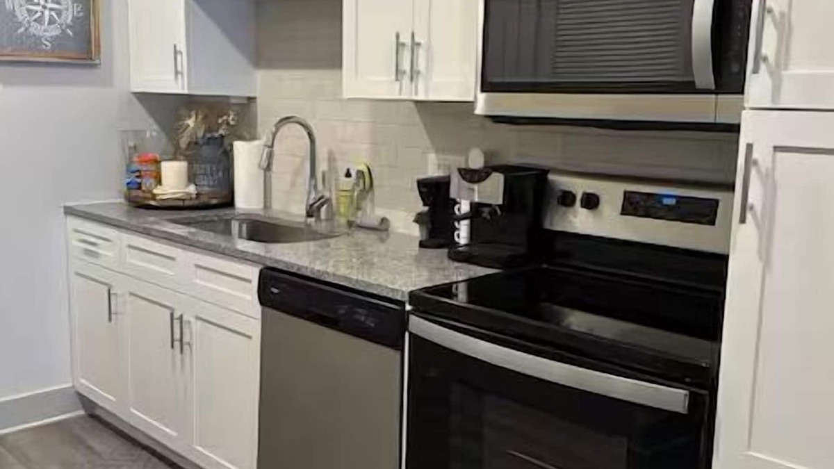 OST - South Union Apartment | Chic Studio Apartment with AC, WiFi, fitness room in Med Cntr Houston
