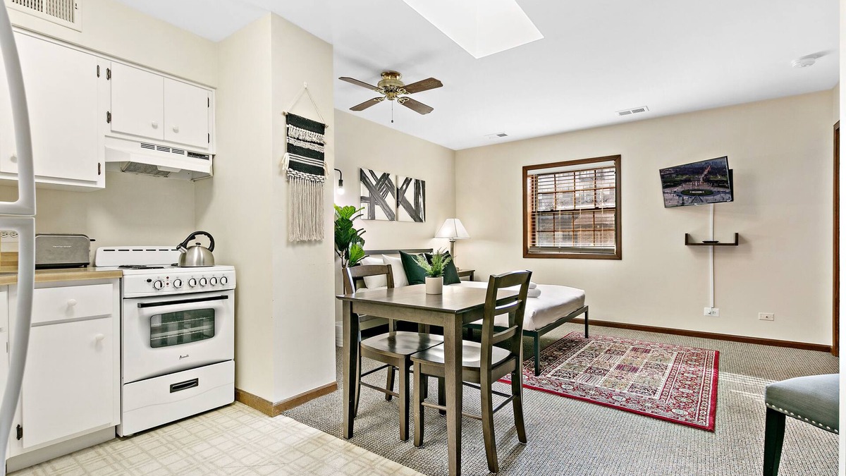 Highland Park Apartment | Chic Studio in Downtown Highland Park near Metra