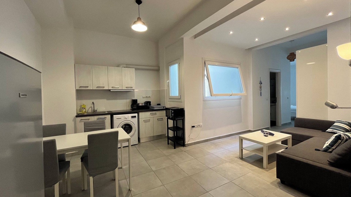 Omonia Apartment | Chic Studio in the Heart of the City
