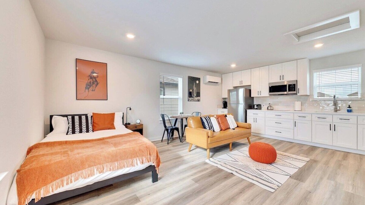 Kyle Apartment | Chic Studio Near TXST University