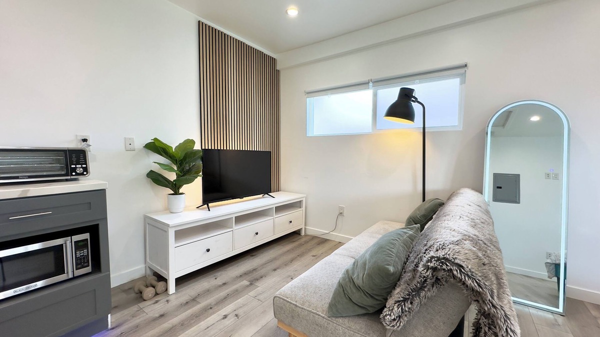 North Hollywood Apartment | Chic studio with AC and WiFi in fabulous Los Angeles