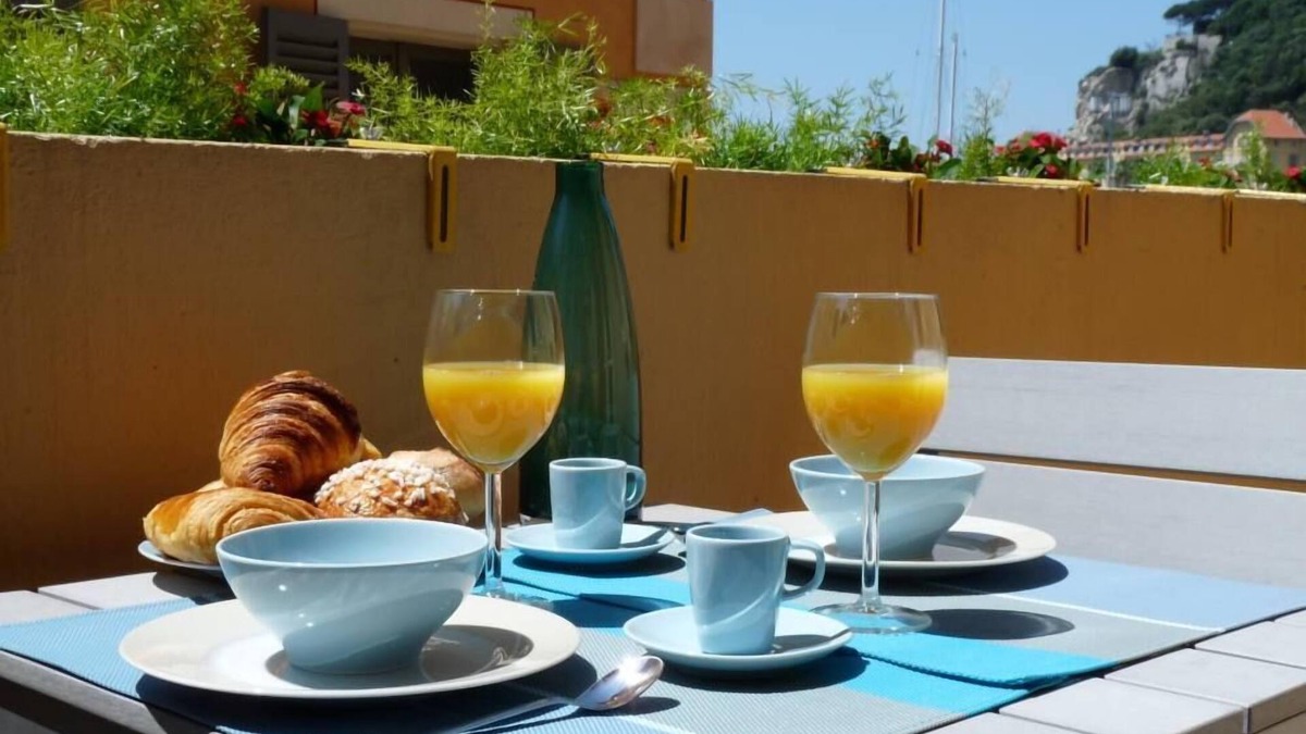 Quartier du Port Apartment | Chic studio with terrace and beautiful view of the port, 100m from the beach, parking available