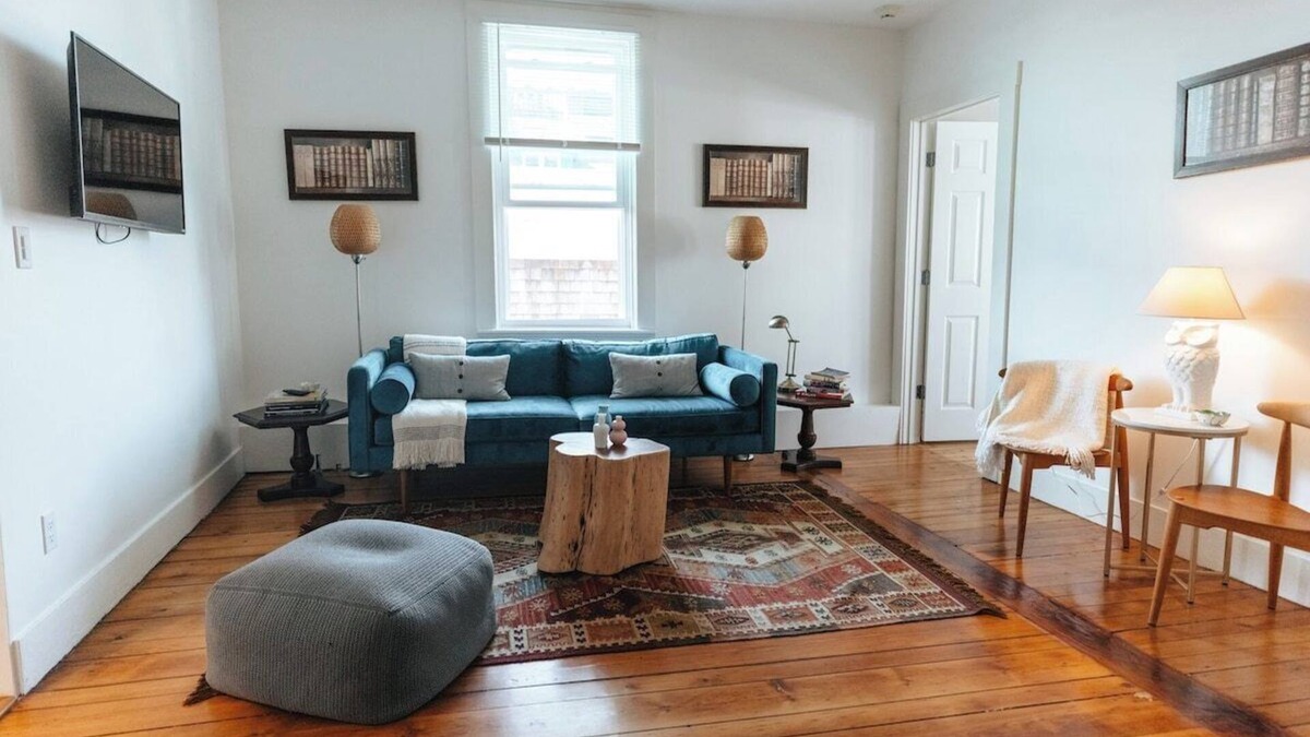 Yachting Village Apartment | CHIC Thames Str. Deck Harbor Views free parking