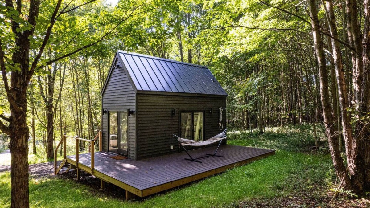 Bloomville House | Chic Tiny House Hideaway | Peaceful Country Retreat
